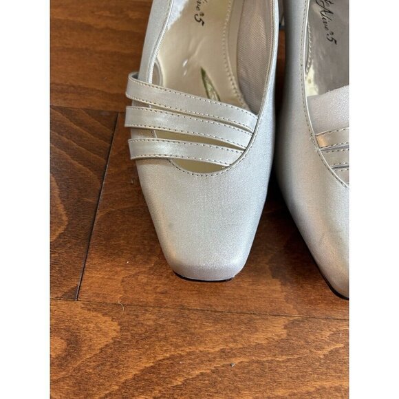 Easy Street Women's Entice Dress Silver Satin Heels Closed Toe NEW 8.5 W - Picture 5 of 9